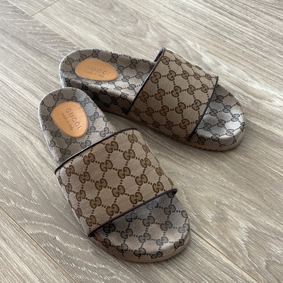 Gucci Tan Monogram Sandals - Picture 1 of 3